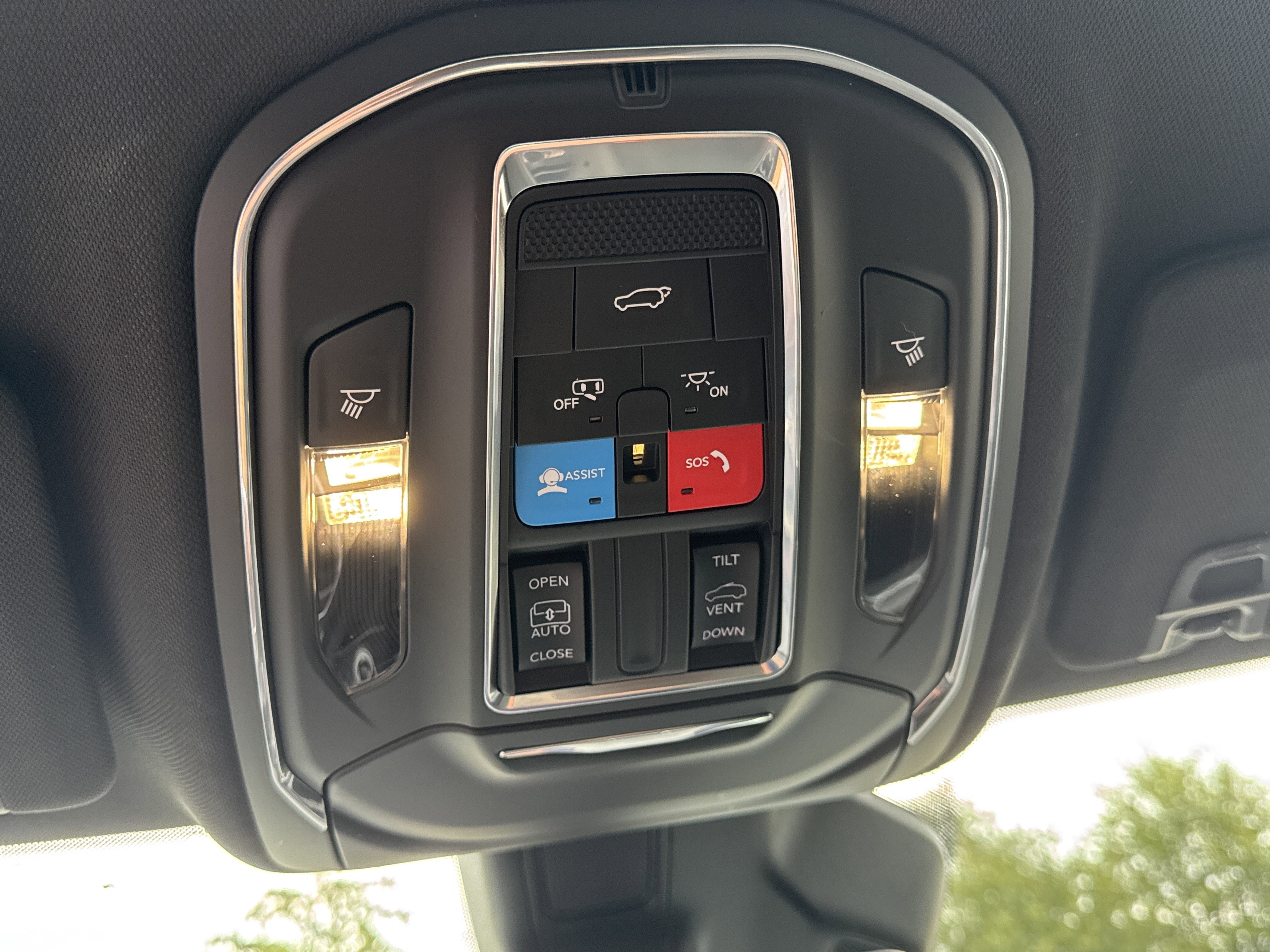 Used 2025 Jeep Grand Cherokee Laredo X w/ Luxury Tech Group I image 26