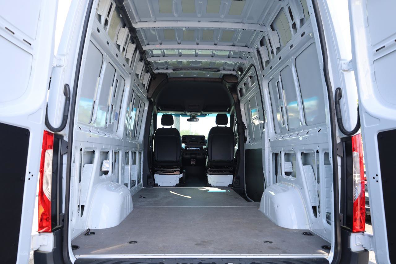 Used 2024 Mercedes-Benz Sprinter 2500 image 12