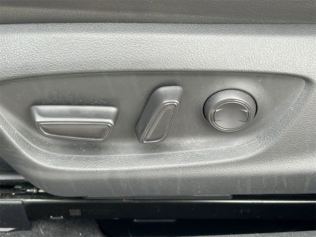 Used 2019 Toyota Camry LE image 22