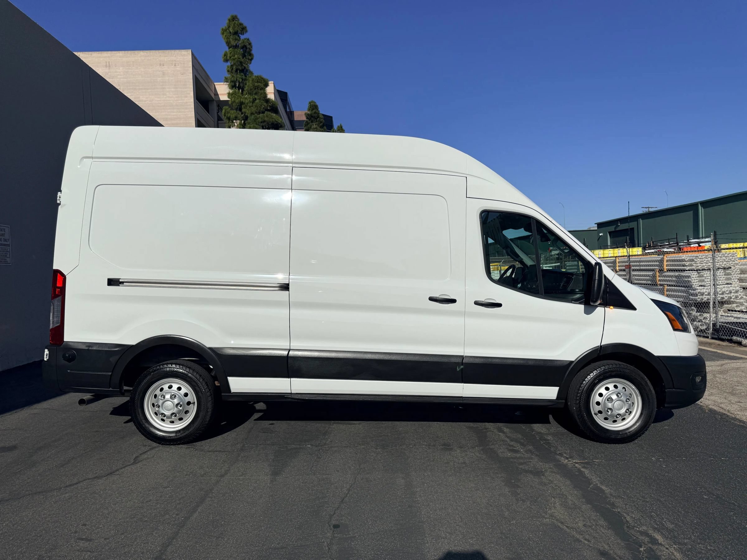 Used 2023 Ford Transit 250 148 High Roof AWD image 7