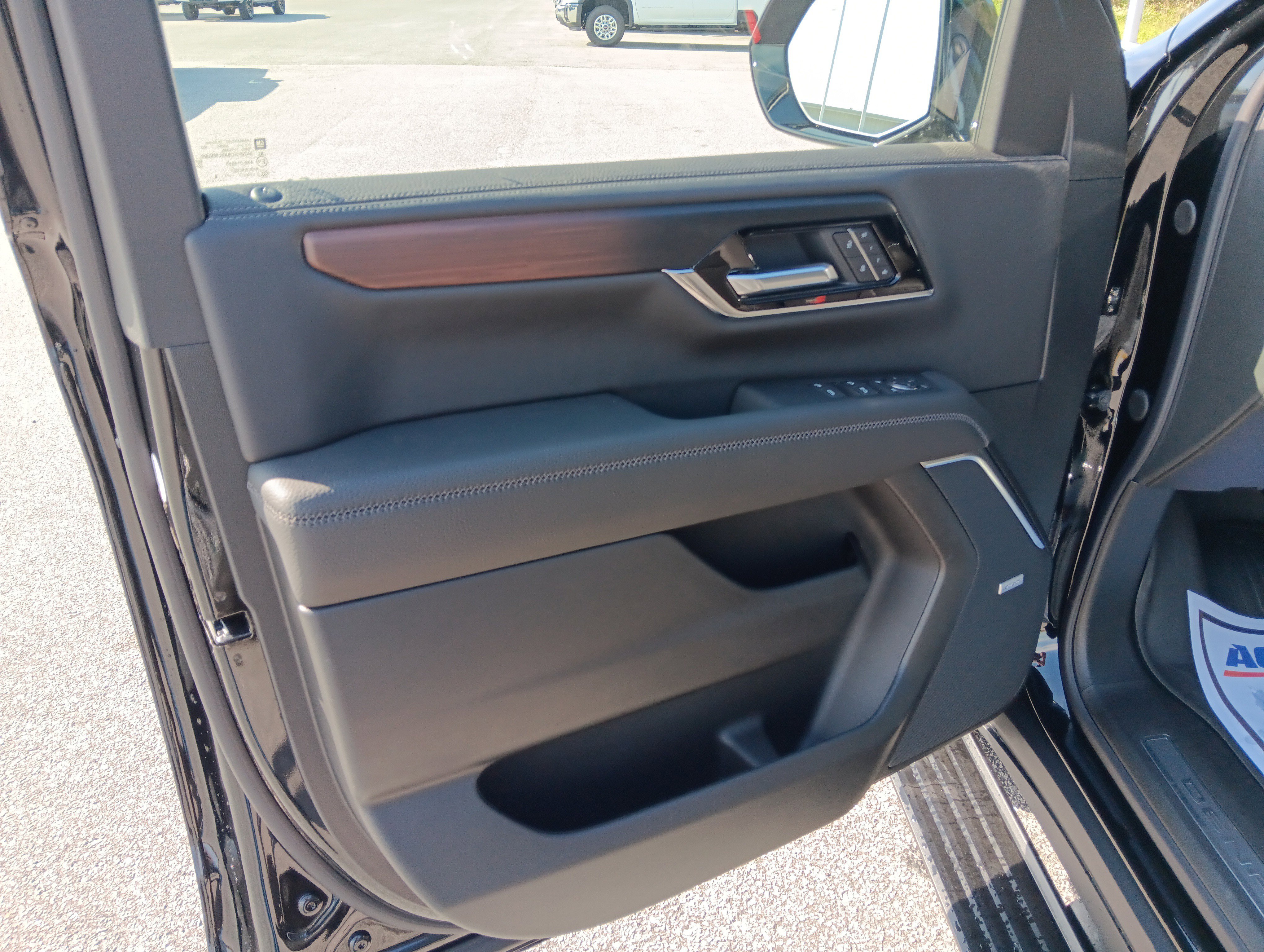 New 2026 GMC Yukon Denali w/ Denali Reserve Package AWD/4WD image 8
