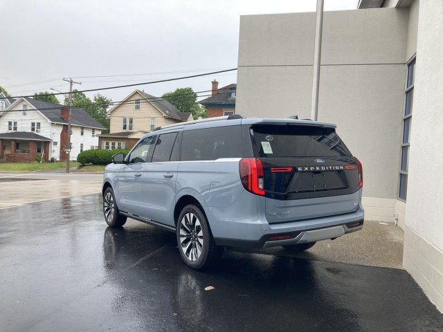 Certified 2025 Ford Expedition Max Platinum w/ Driver's Package AWD/4WD image 5