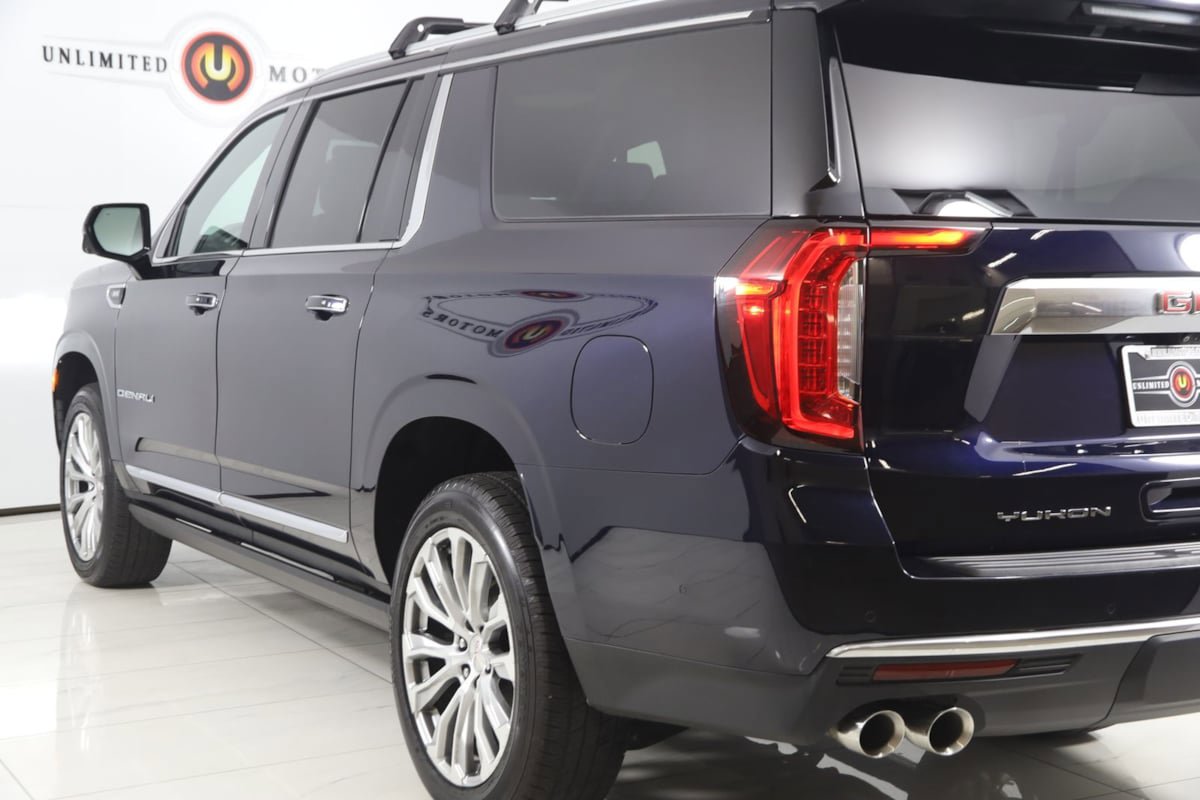 Used 2023 GMC Yukon XL Denali w/ Advanced Technology Package AWD/4WD image 27
