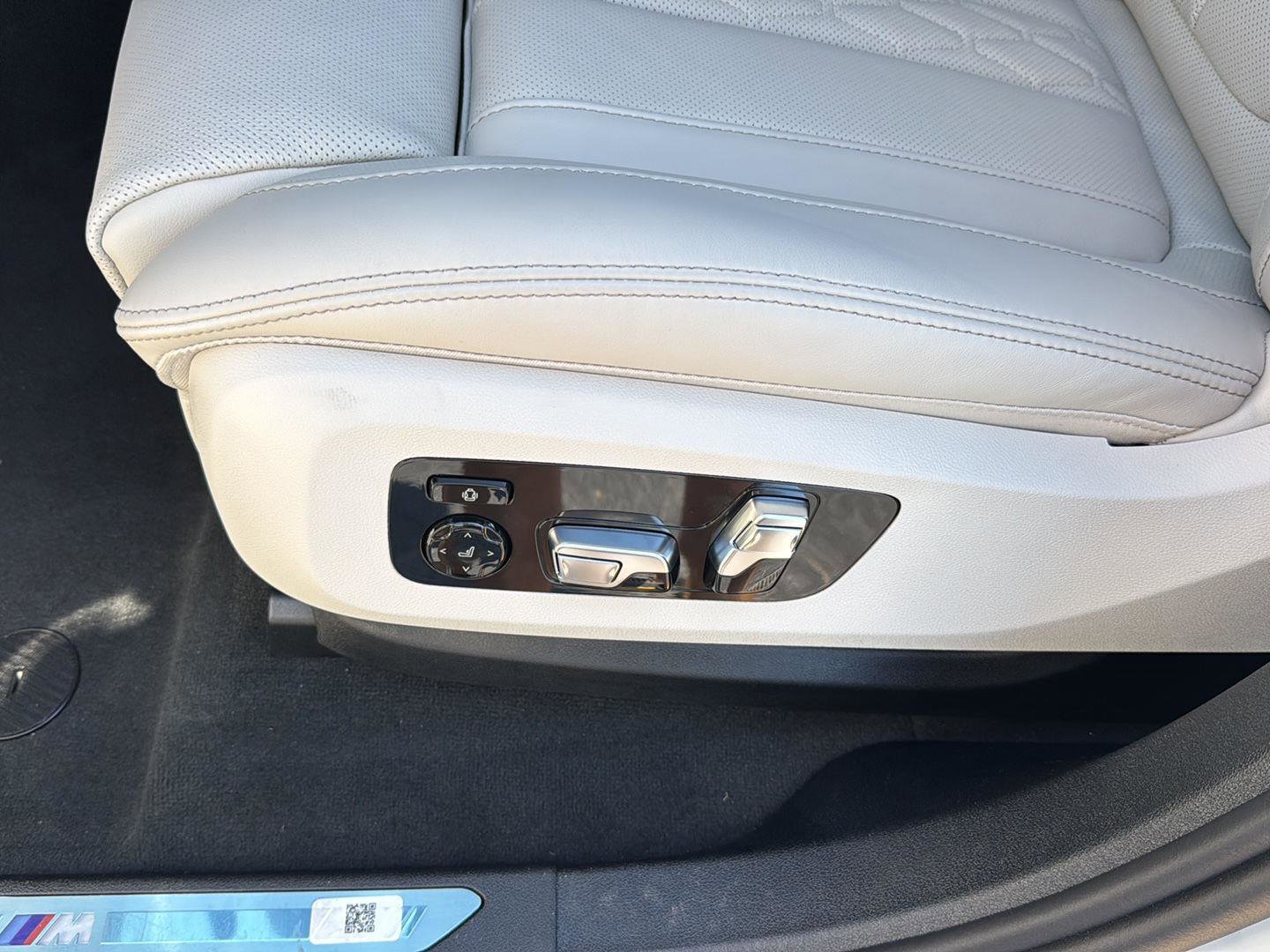 New 2026 BMW X6 xDrive40i w/ Executive Package image 27