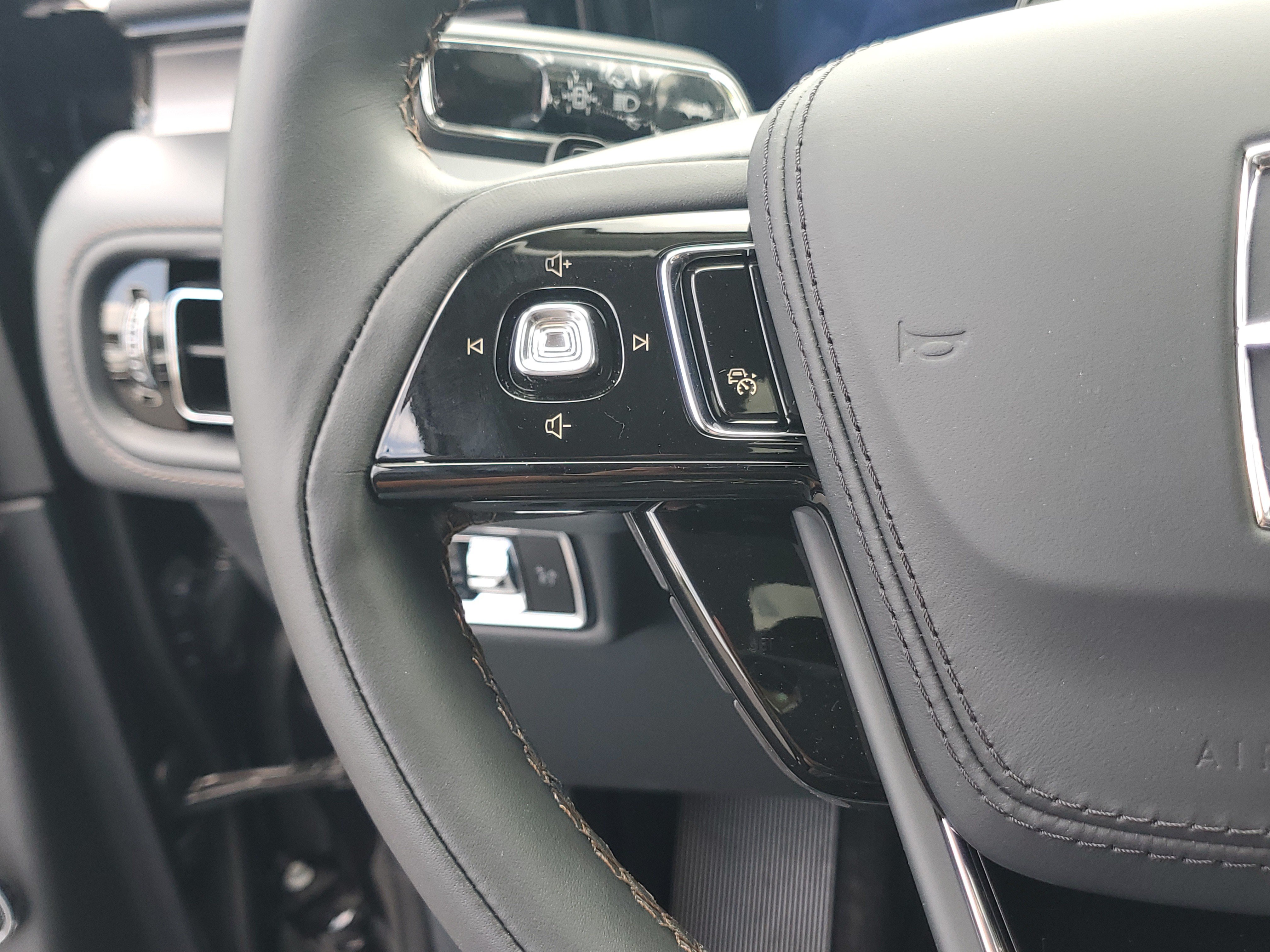 New 2026 Lincoln Aviator AWD image 16