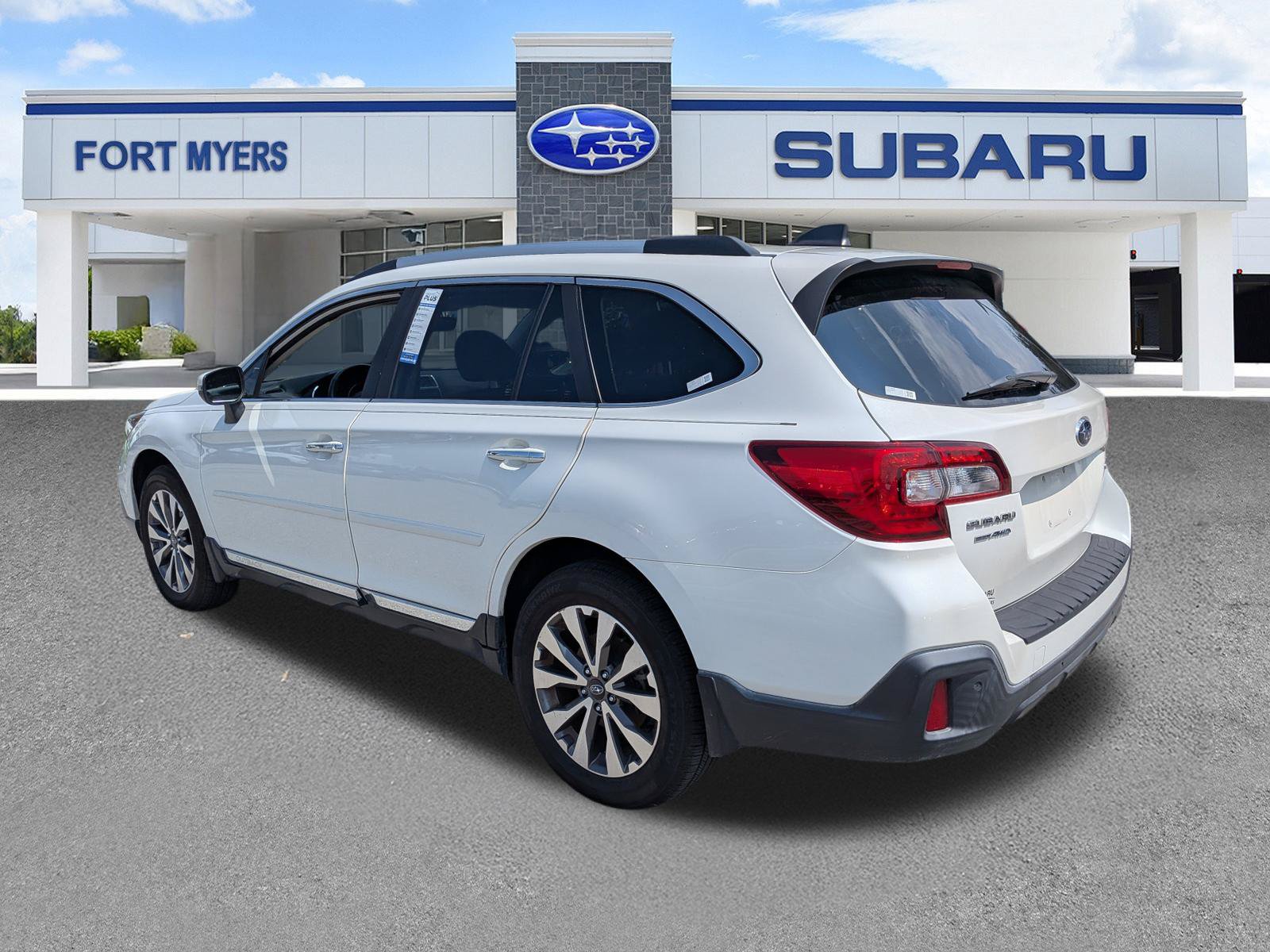 Used 2018 Subaru Outback 2.5i Touring AWD/4WD image 6