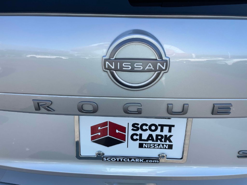 Used 2024 Nissan Rogue SV AWD/4WD image 13