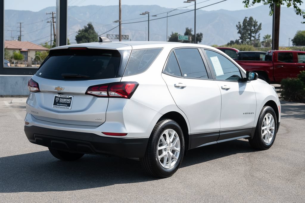 Used 2022 Chevrolet Equinox LS AWD/4WD image 4