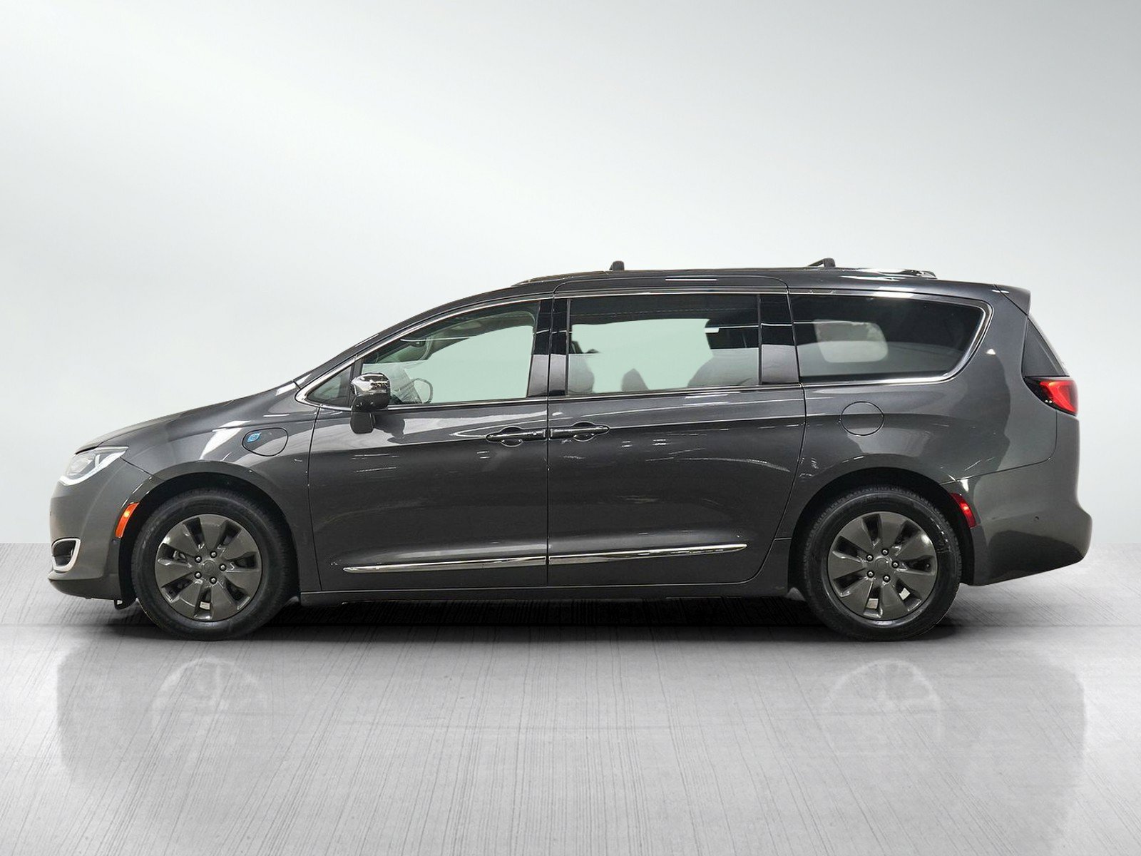 Used 2018 Chrysler Pacifica Limited w/ Advanced Safetytec Group FWD image 2
