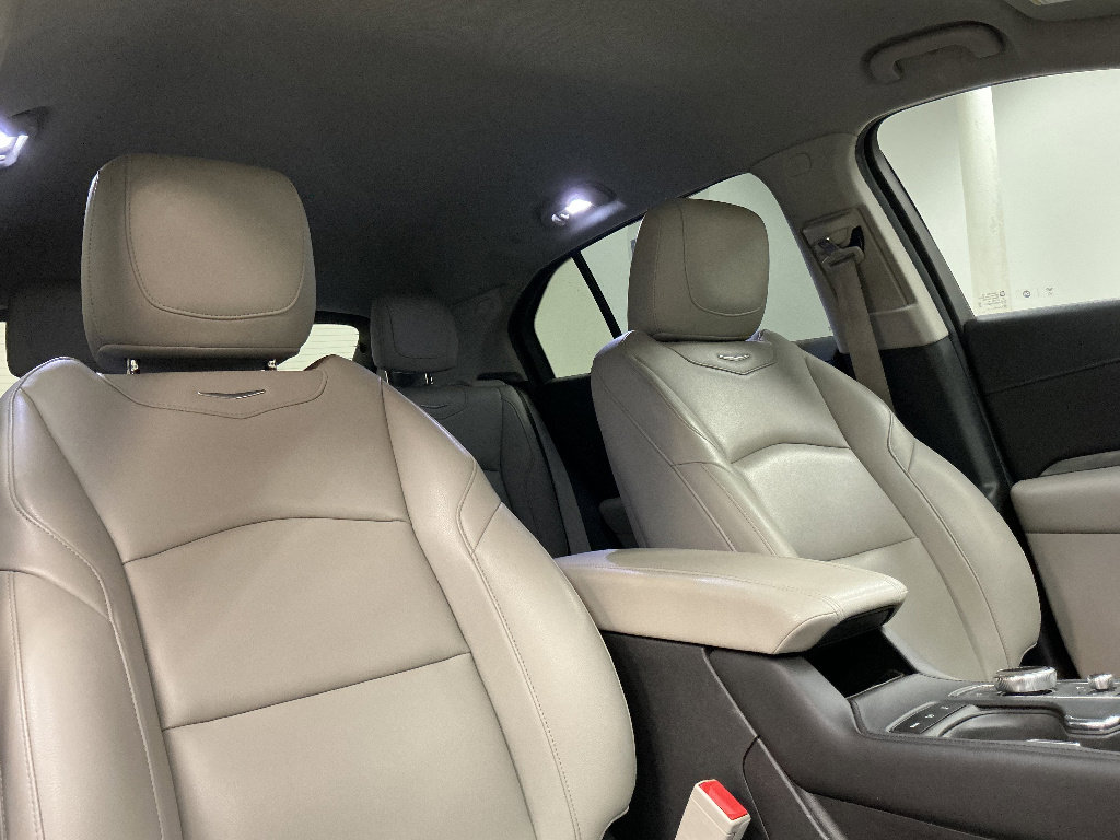 Used 2019 Cadillac XT4 Luxury w/ Cold Weather Package FWD image 31