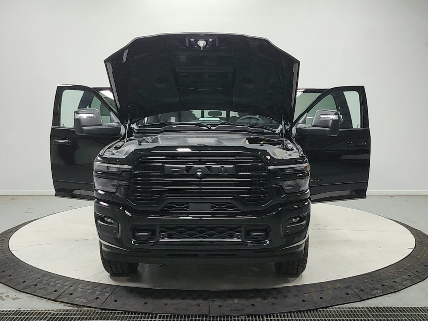 New 2026 RAM 2500 Laramie AWD/4WD image 11