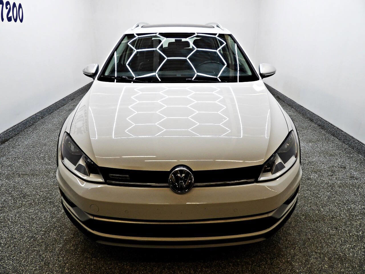 Used 2017 Volkswagen Golf Alltrack SE image 2