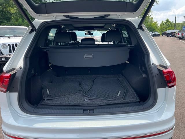 Used 2024 Volkswagen Tiguan SEL R-Line AWD/4WD image 25