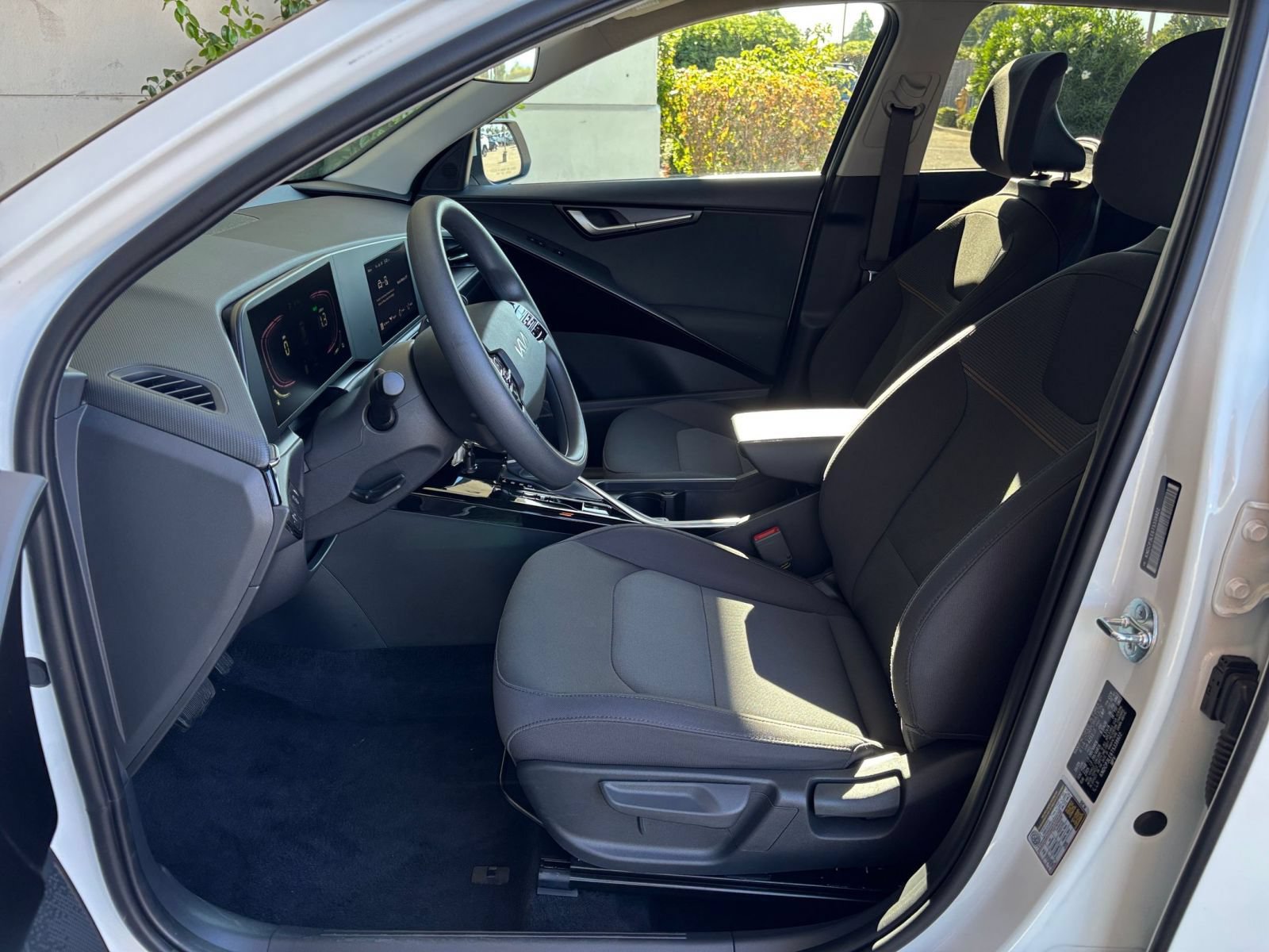 Used 2026 Kia Niro LX FWD image 24