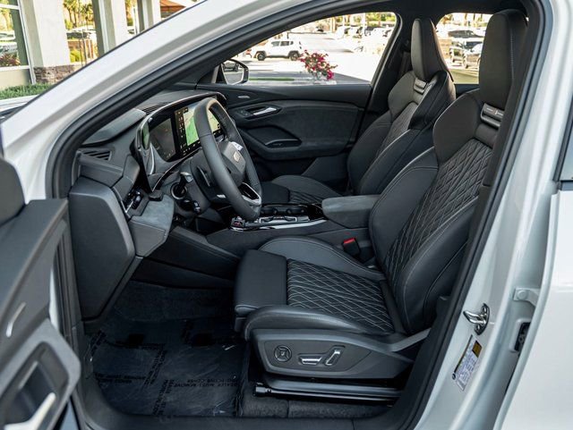 New 2025 Audi SQ6 e-tron Prestige image 14