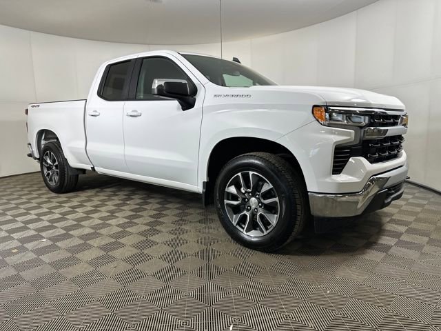 Used 2023 Chevrolet Silverado 1500 LT image 2