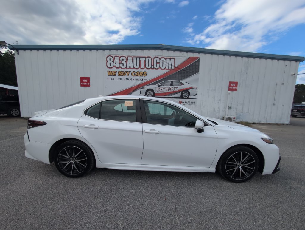 Used 2023 Toyota Camry SE FWD image 9