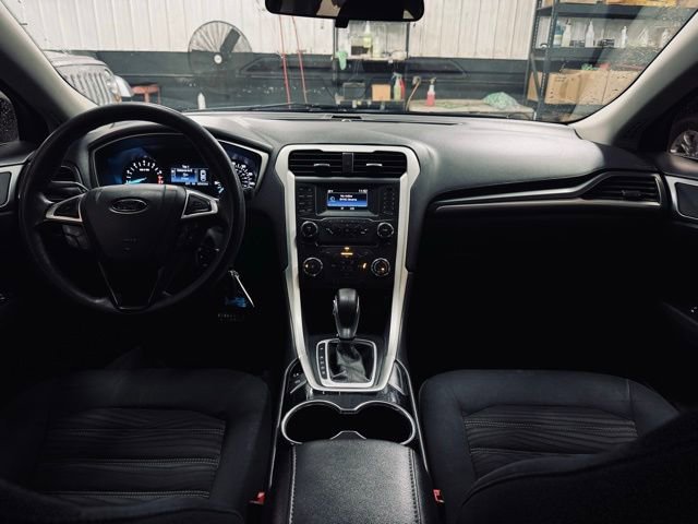 Used 2016 Ford Fusion SE w/ SE Cold Weather Package image 20