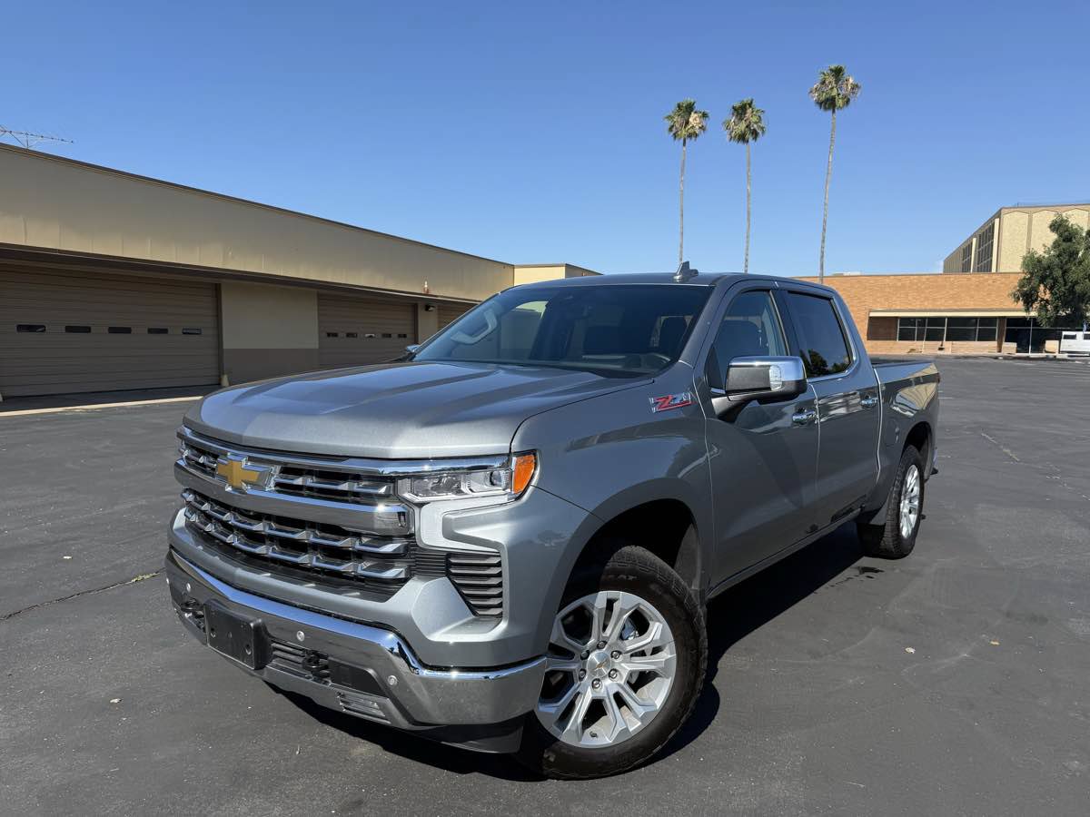Used 2025 Chevrolet Silverado 1500 LTZ w/ LTZ Premium Package AWD/4WD image 3