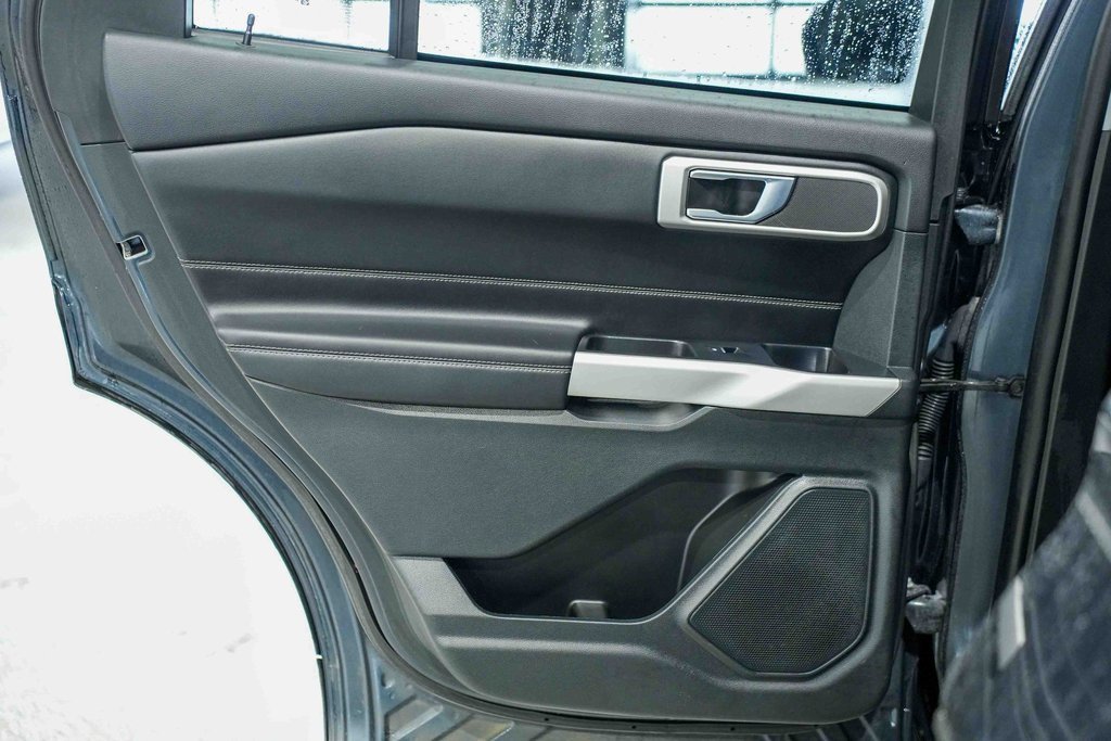 Used 2024 Ford Explorer XLT image 13