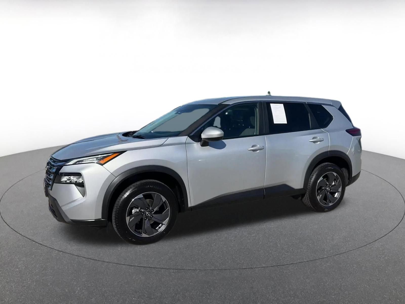 Used 2025 Nissan Rogue SV image 8