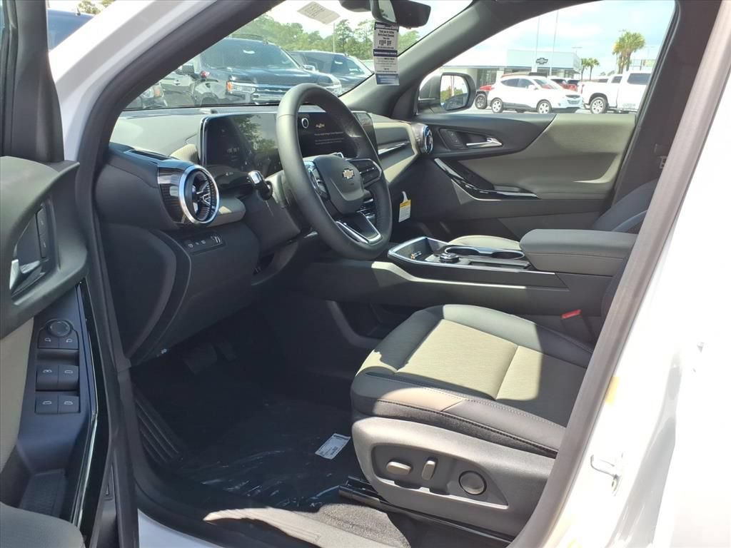 New 2027 Chevrolet Equinox LT w/ Convenience Package II FWD image 11