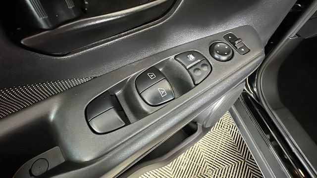 Used 2020 Nissan Kicks S FWD image 10