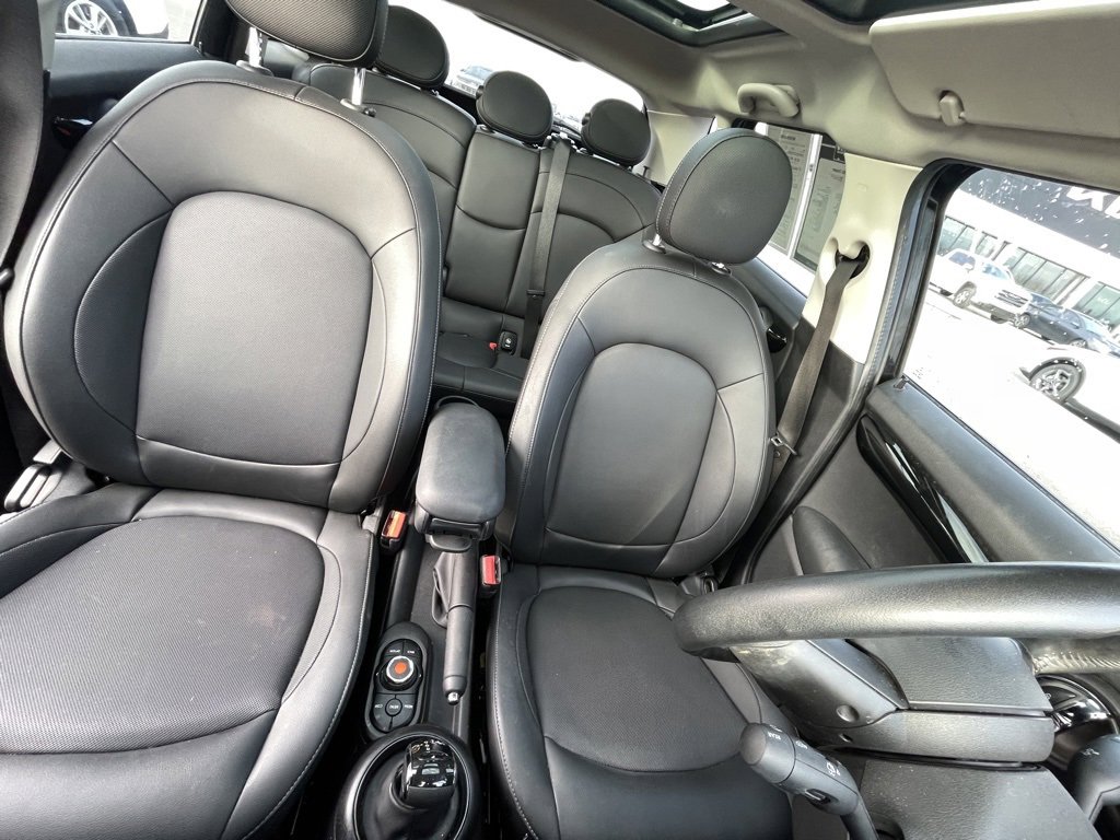 Used 2021 MINI Cooper 4-Door Hardtop image 28