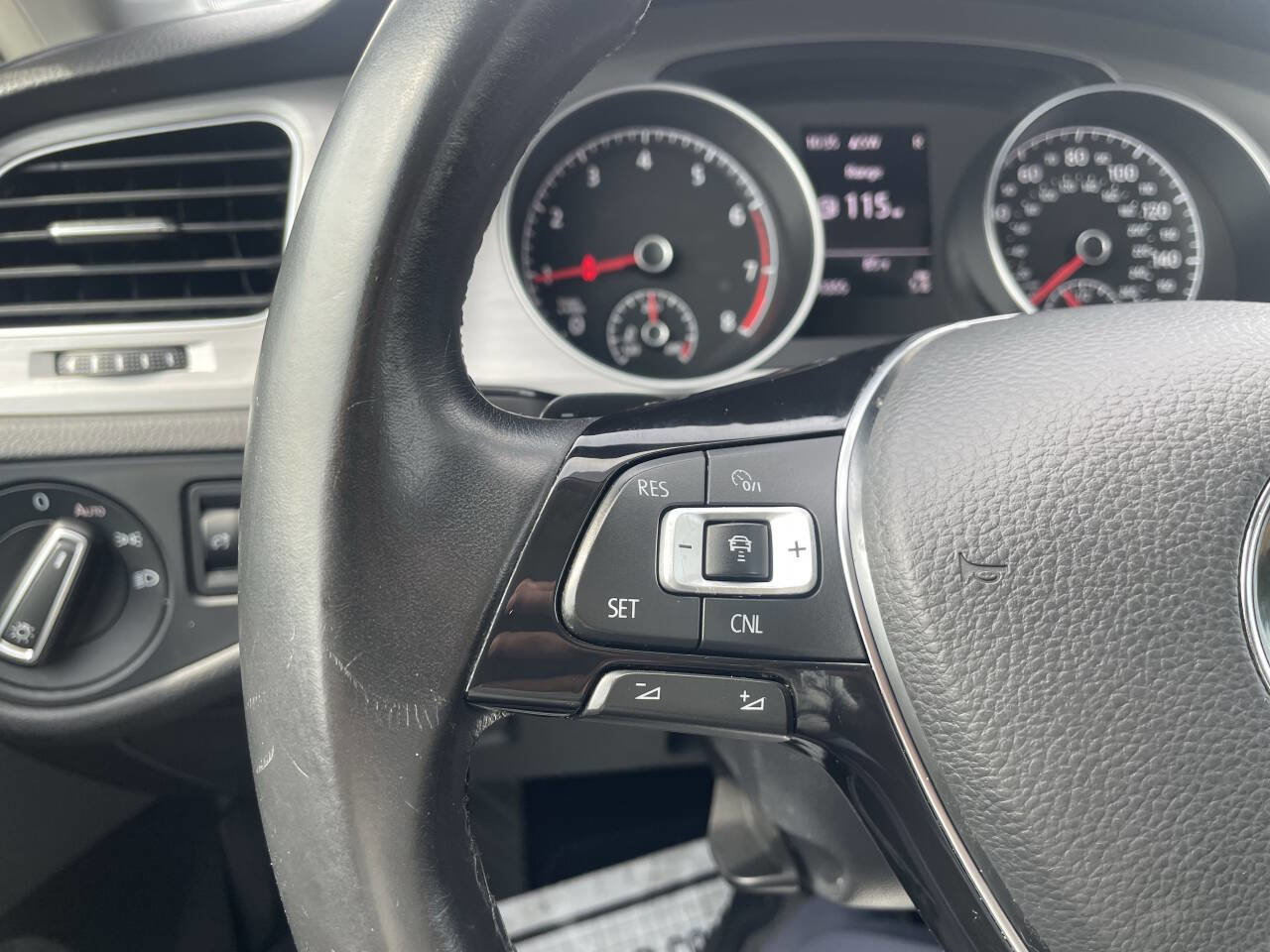 Used 2016 Volkswagen Golf Limited Edition image 37