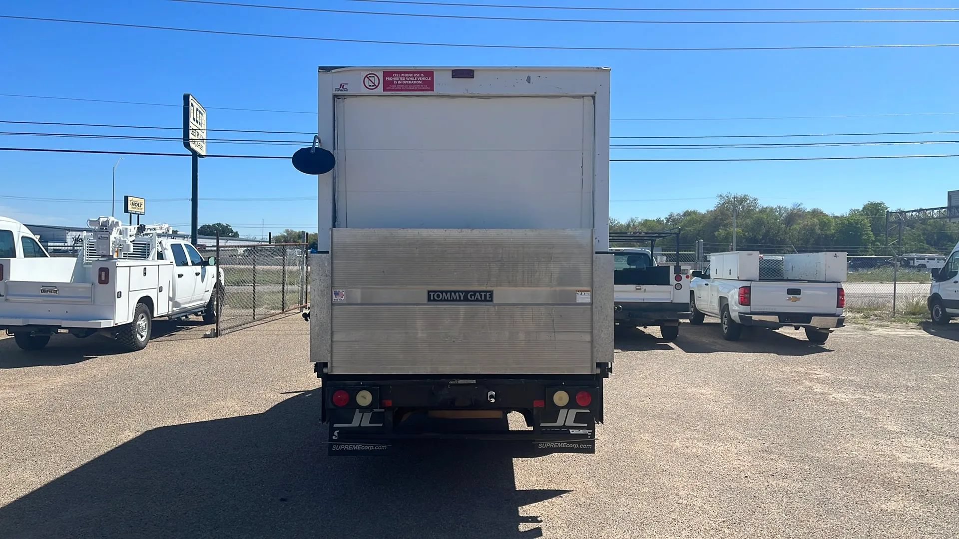 Used 2016 Chevrolet Express 3500 RWD image 3