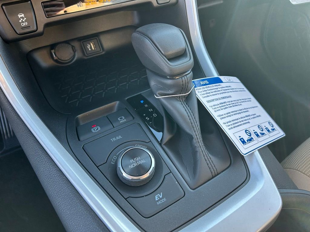 Used 2025 Toyota RAV4 SE image 26