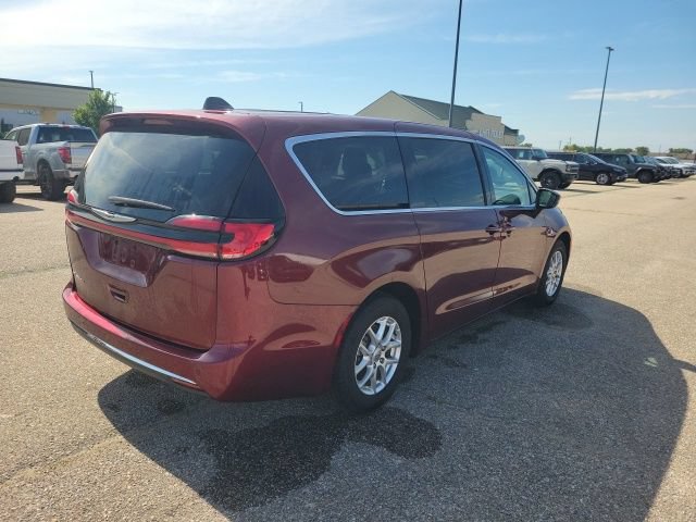Used 2023 Chrysler Pacifica Touring-L FWD image 22
