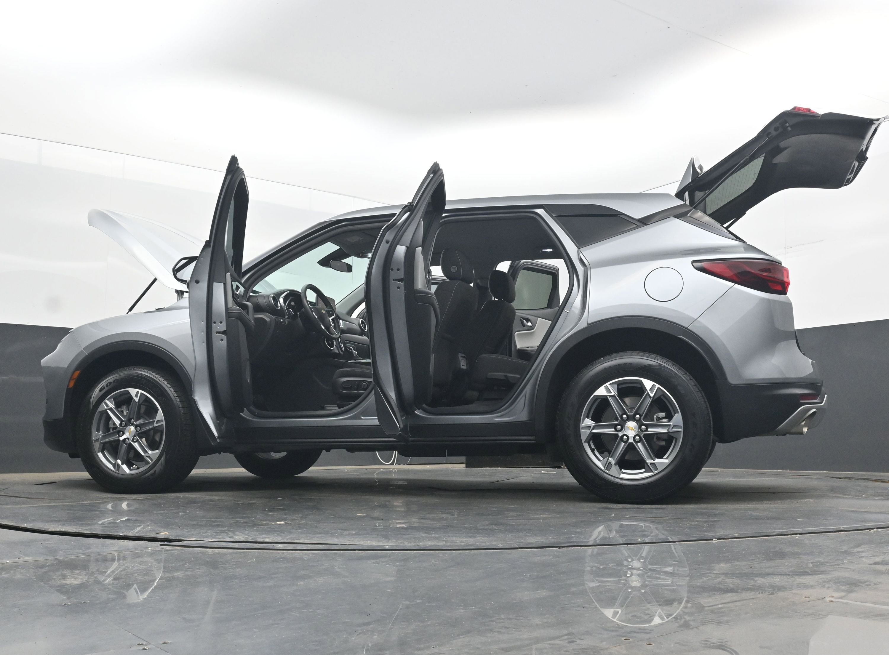 Used 2023 Chevrolet Blazer LT FWD image 44