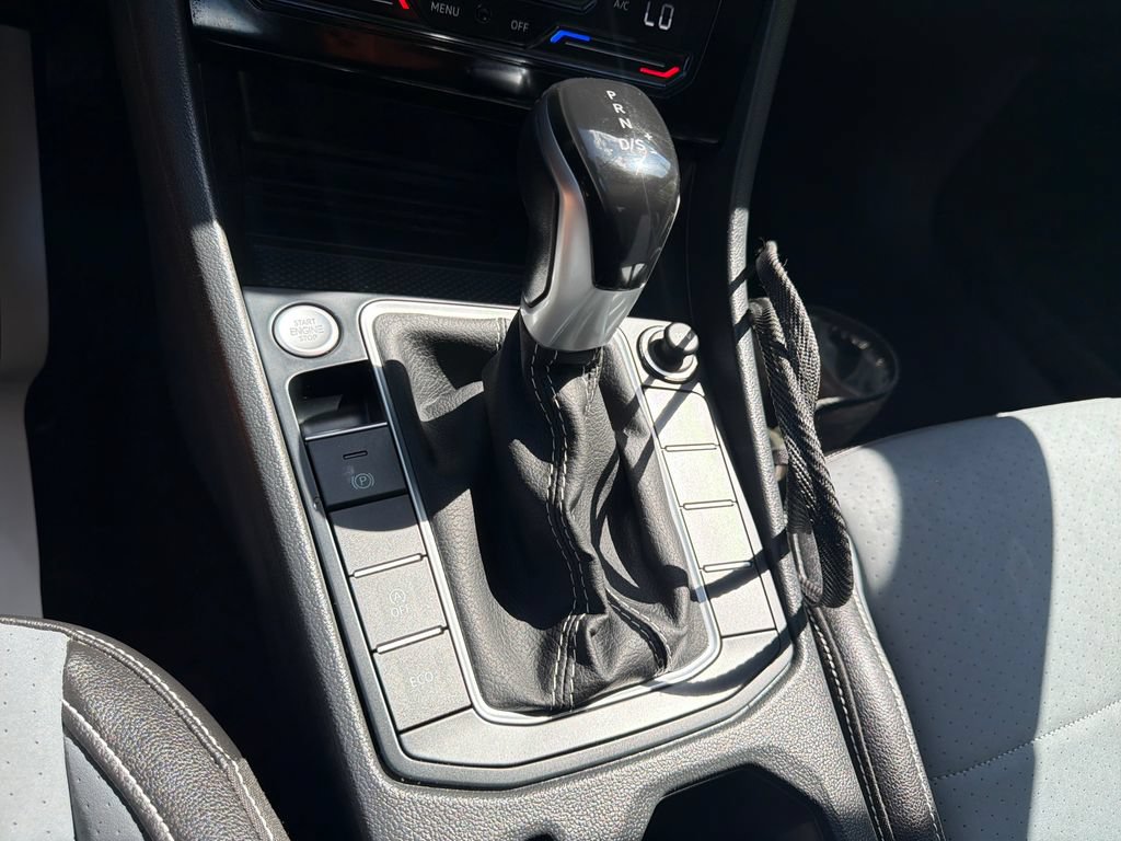 Used 2025 Volkswagen Jetta SE w/ Sunroof Package FWD image 25