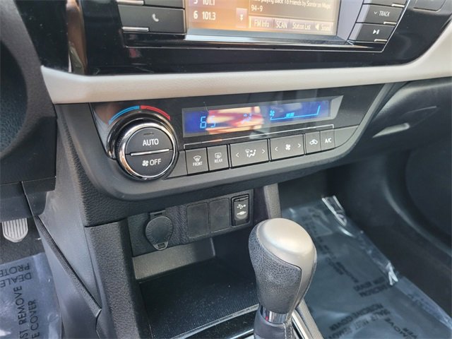 Used 2015 Toyota Corolla LE image 24