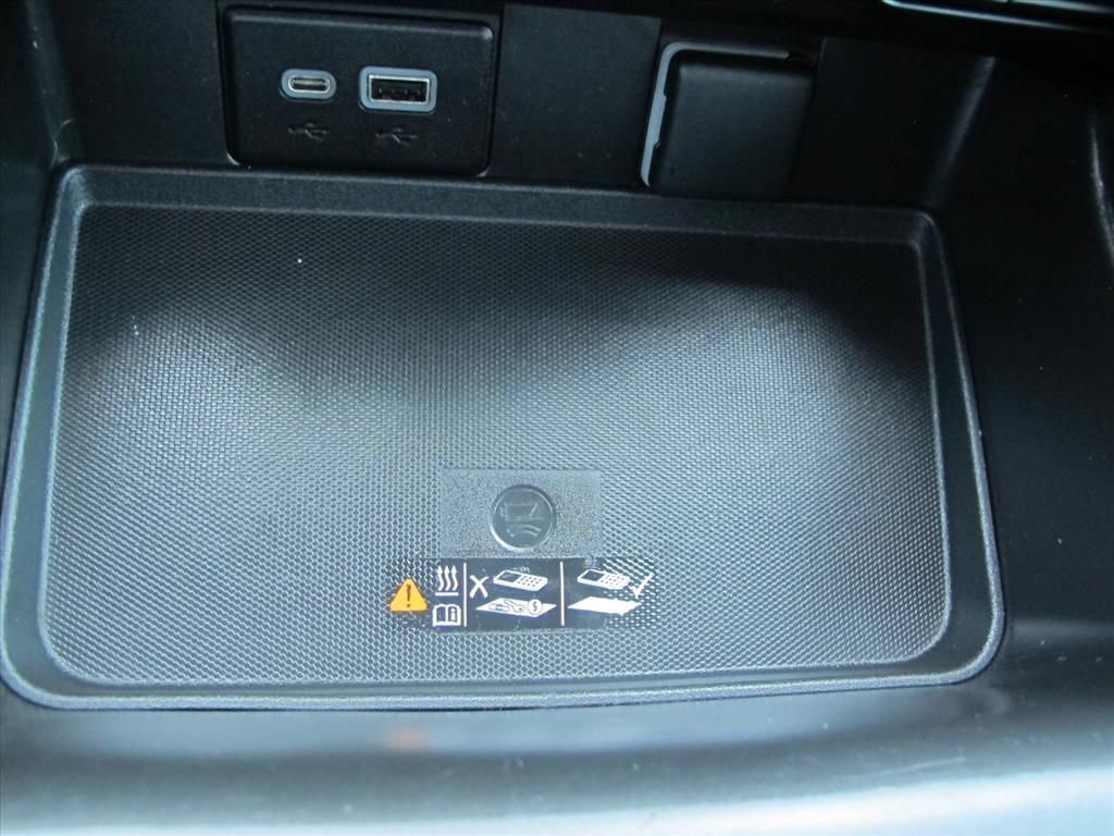 Used 2022 Chevrolet Suburban RST w/ Sport Performance Package AWD/4WD image 15