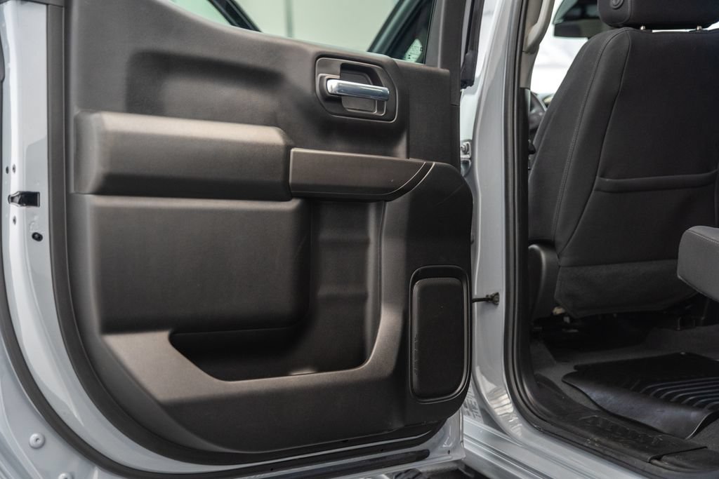 Used 2025 Chevrolet Silverado 1500 Custom w/ Turbomax Blackout Package AWD/4WD image 39
