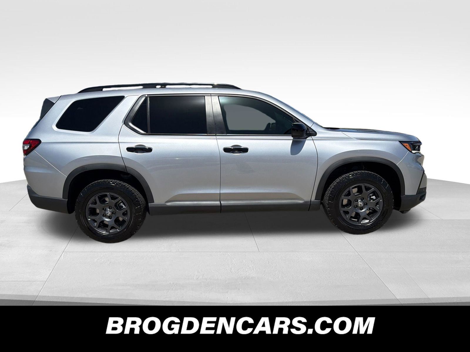 Certified 2025 Honda Pilot TrailSport image 2