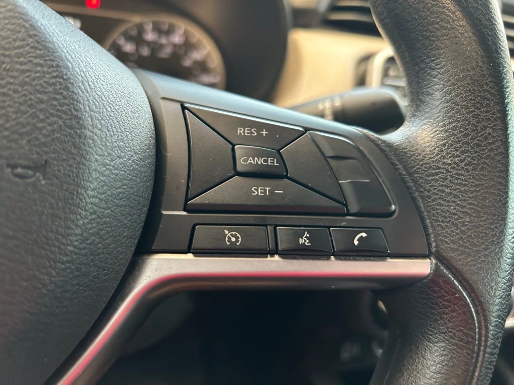 Used 2022 Nissan Versa SV FWD image 17
