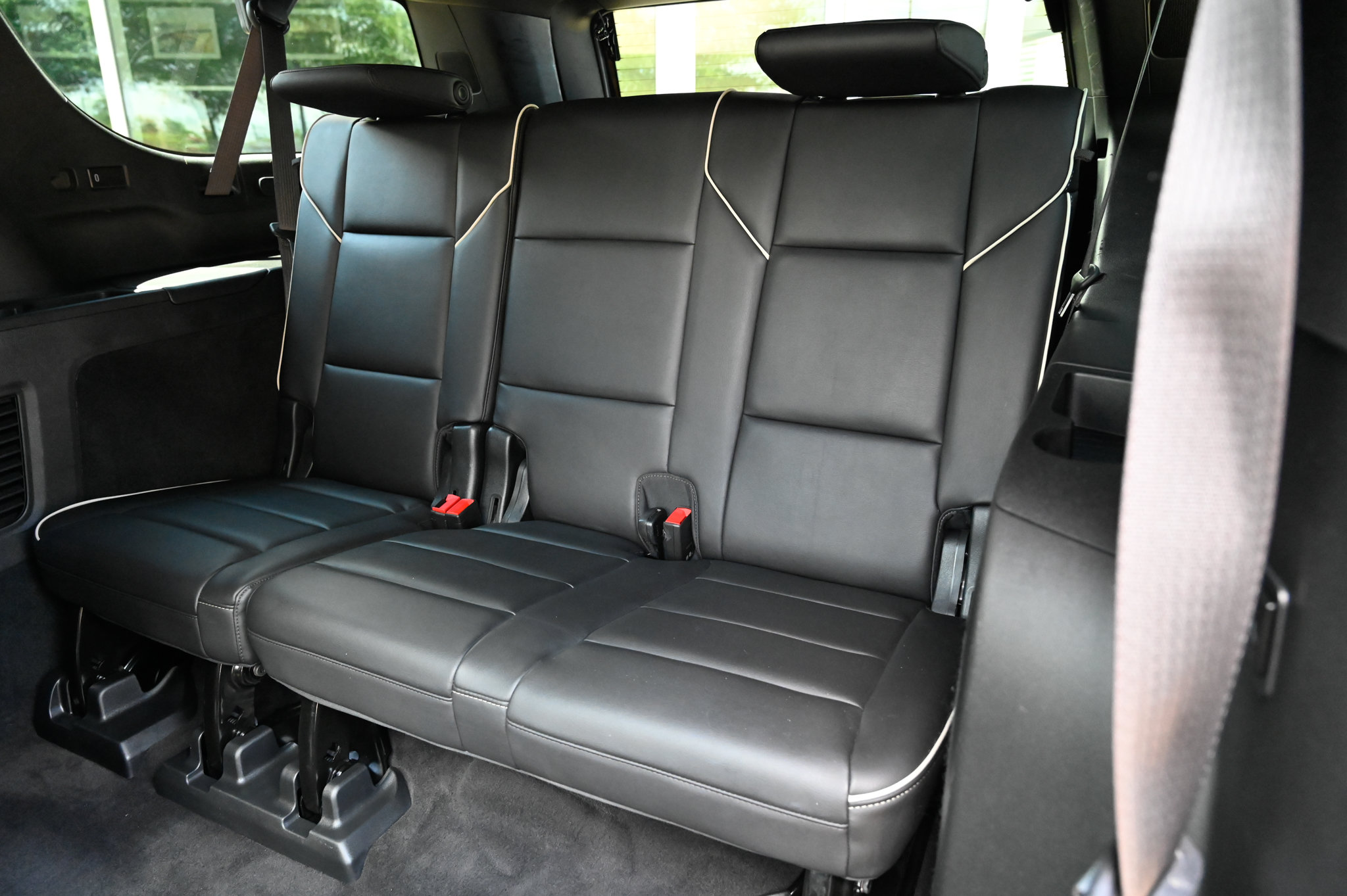 Used 2021 Cadillac Escalade ESV Premium Luxury AWD/4WD image 38