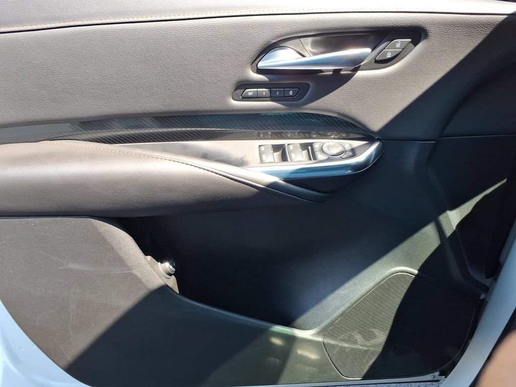 Used 2022 Cadillac XT4 Sport w/ LPO, ONYX Package FWD image 15