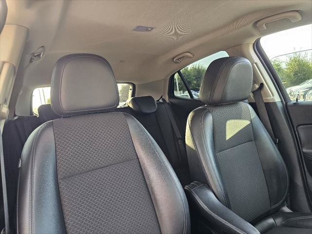 Used 2022 Buick Encore Preferred w/ Safety Package FWD image 3