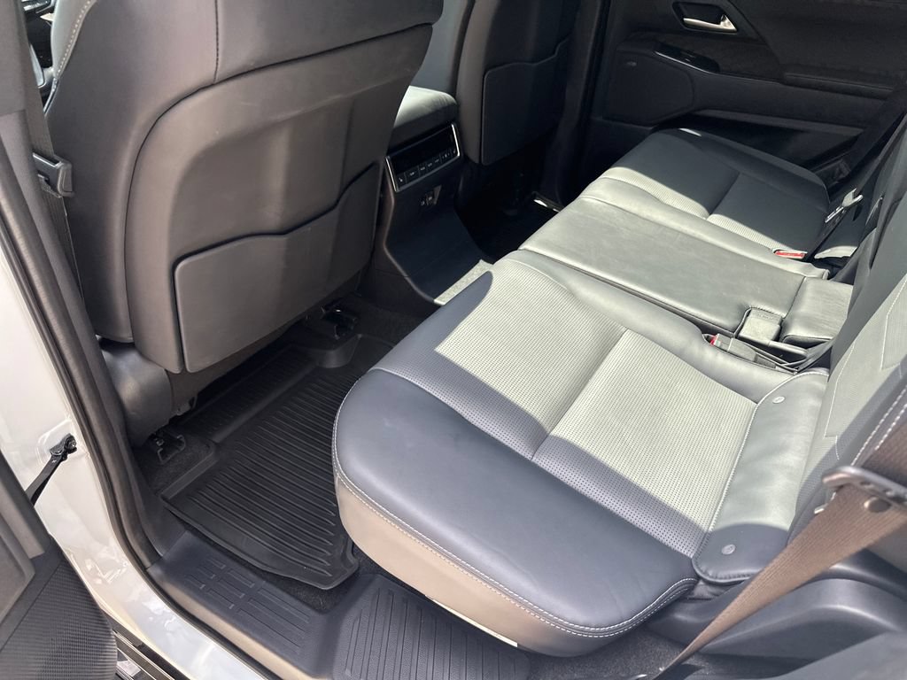 Used 2024 Lexus GX 550 w/ Accessory Package (2T) AWD/4WD image 36