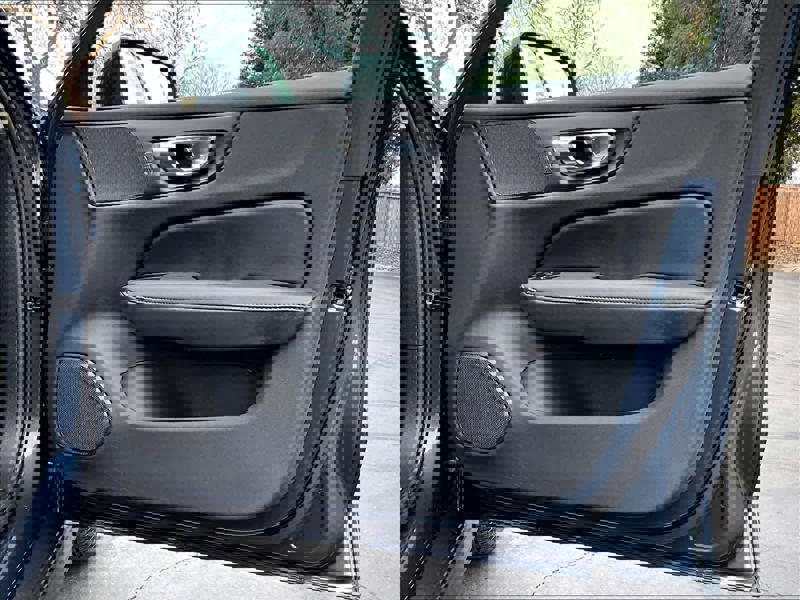 Used 2025 Volvo V60 B5 Cross Country Plus image 27