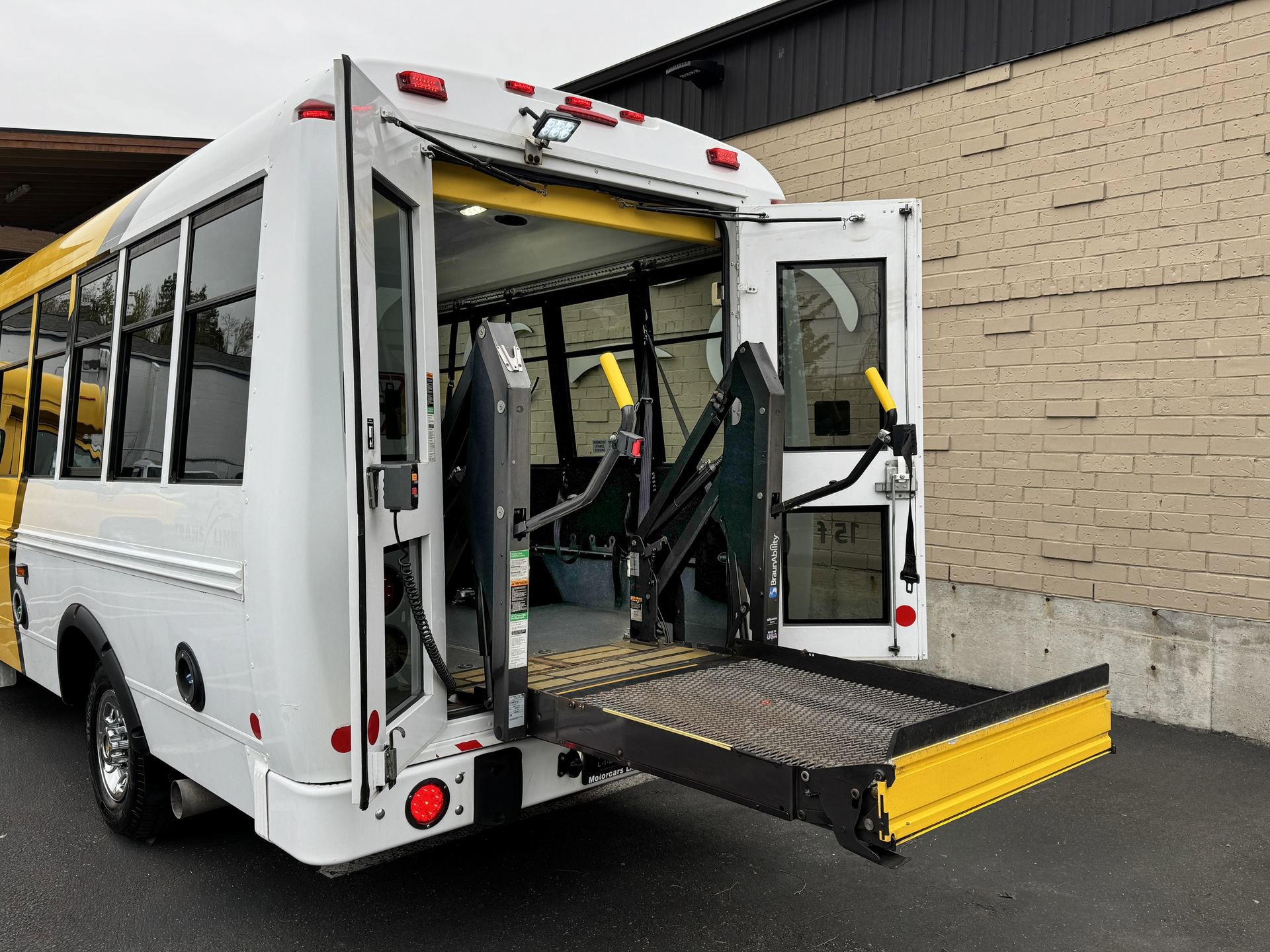 Used 2014 Chevrolet Express 3500 RWD image 11