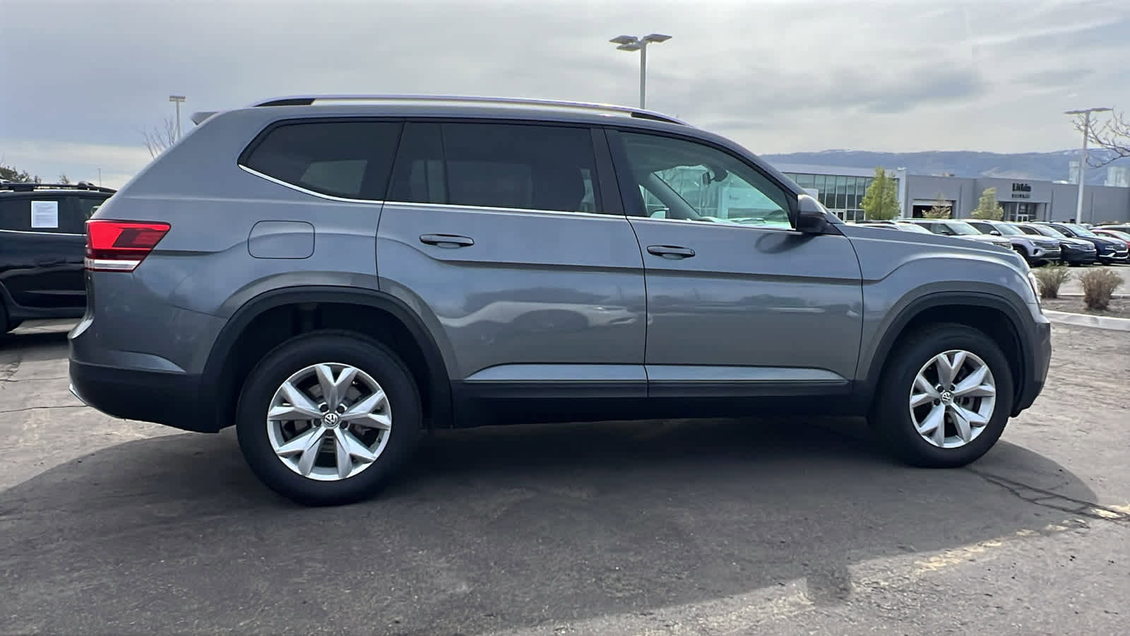 Used 2018 Volkswagen Atlas SE image 4