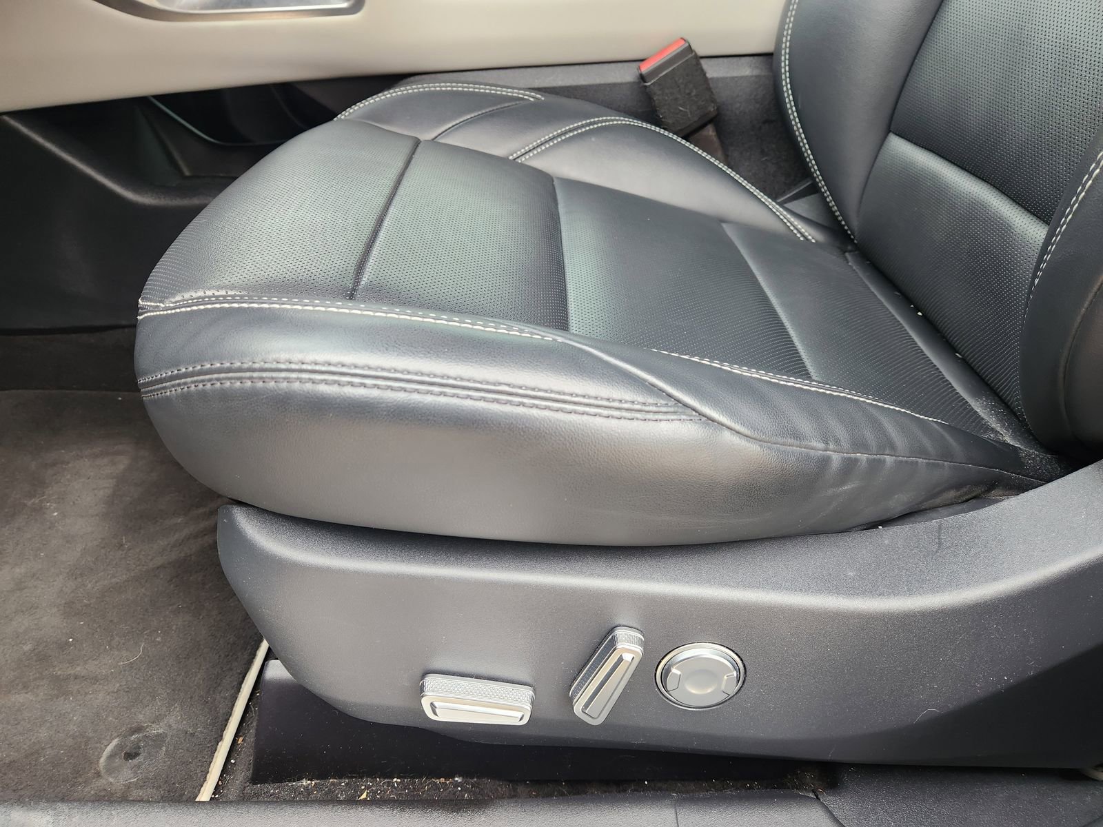 Used 2024 Lincoln Nautilus Premier image 28