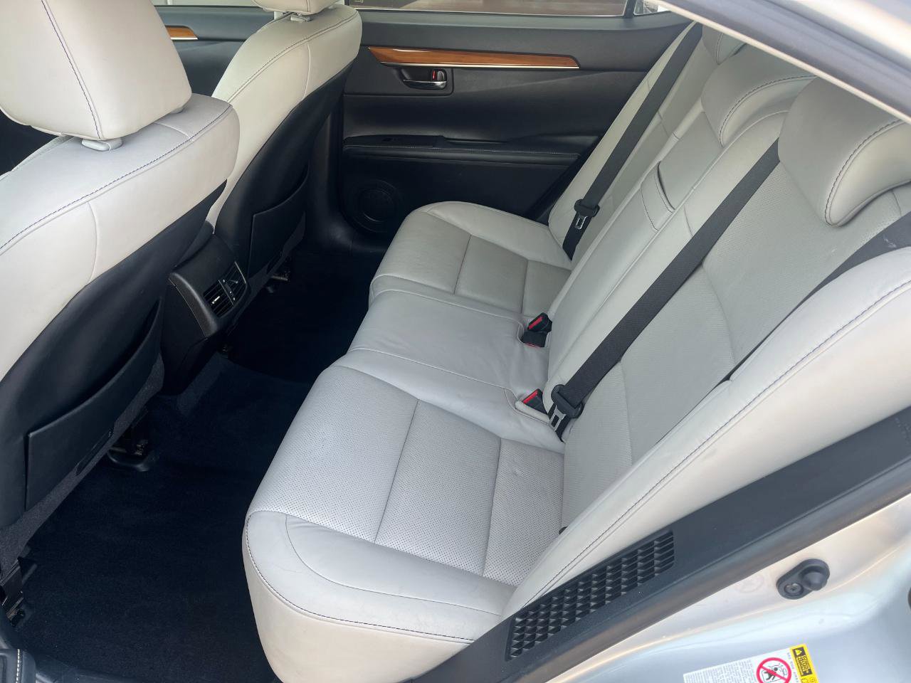 Used 2013 Lexus ES 300h w/ Luxury Pkg image 13