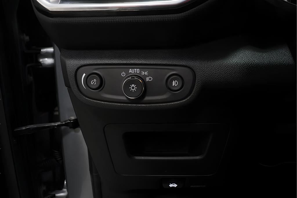 Used 2023 Chevrolet TrailBlazer LT w/ LPO, Blackout Package image 17