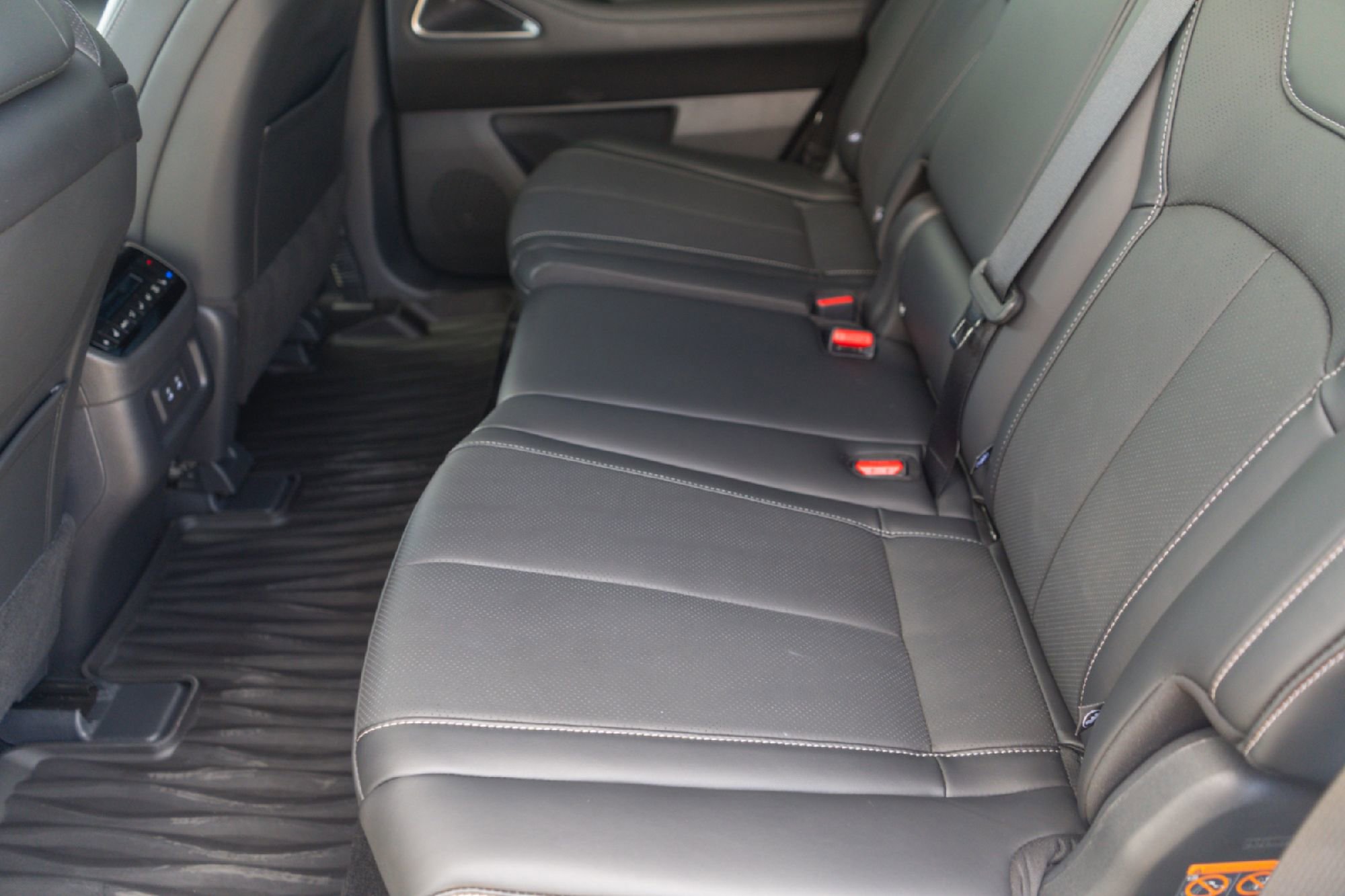 Certified 2026 INFINITI QX60 Luxe w/ Family Package image 22